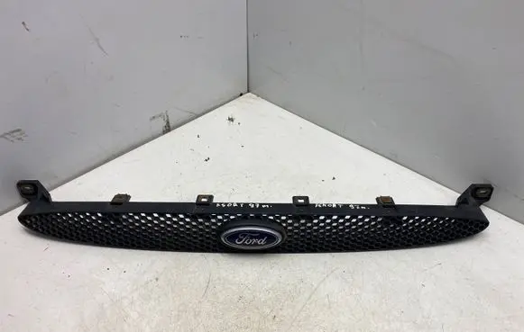 Ford Escort Front bumper upper radiator grill 95AB 8200B2D