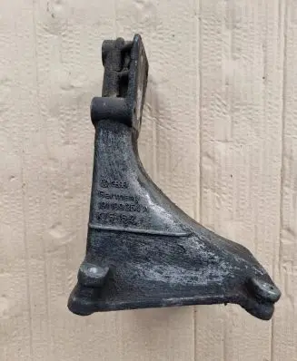 Volkswagen PASSAT B3 Engine mounting bracket 191199354A
