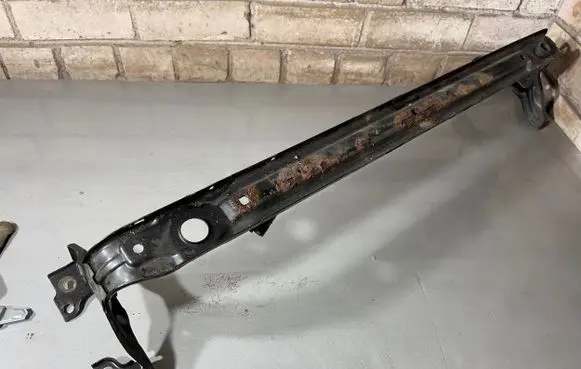 Volvo V40 Bottom radiator support slam panel 