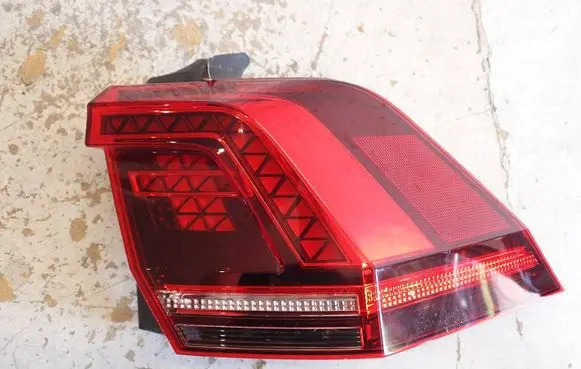 Volkswagen Tiguan Rear/tail lights 5NA945208C 00356223