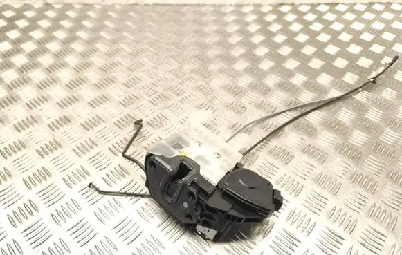 Hyundai Tucson JM Front door lock 