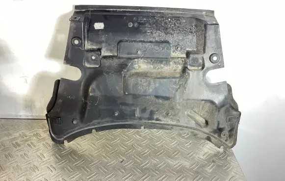 Volkswagen Touareg II Heat shield in engine bay 7P6819523