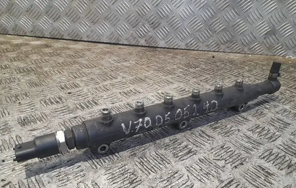 Volvo V70 Fuel main line pipe 8658252 0445215010