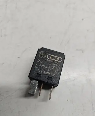 Audi A4 S4 B6 8E 8H Other relay 8Z0951253