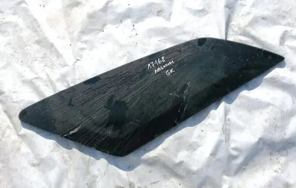 Dodge Magnum Rear side window