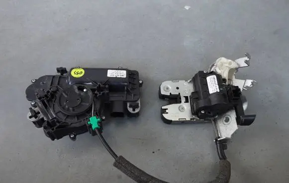Volkswagen PASSAT B8 Tailgate boot lock/latch motor 3G0827887 3G0827506A
