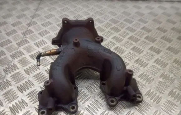 Nissan Almera Tino Exhaust manifold
