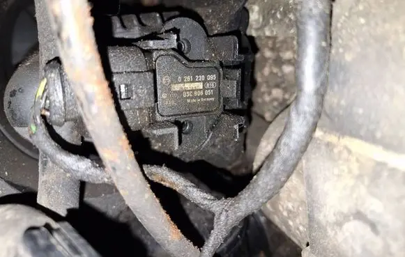 Volkswagen Golf V Air pressure sensor 0261230095 03c906051
