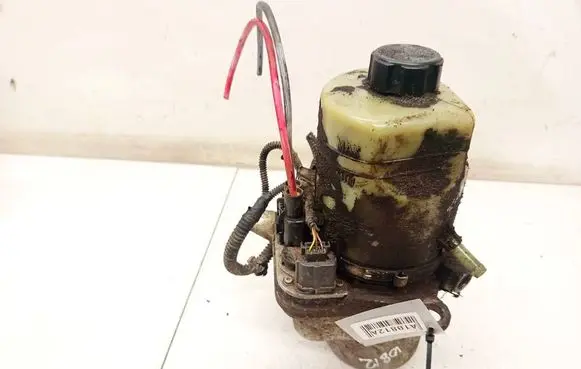 Ford Focus Power steering pump 4M513K514AC