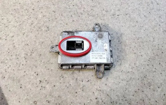 Mercedes-Benz SLK R172 Voltage converter inverter A1729015400