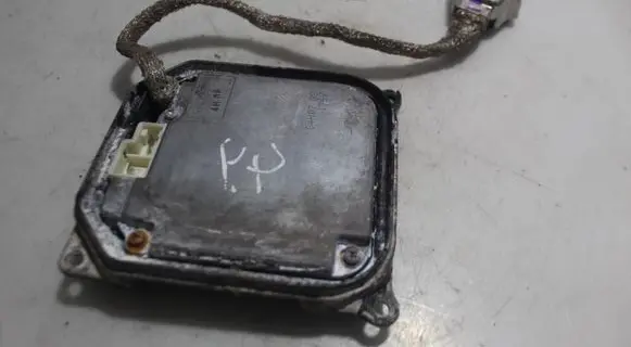 Lexus IS 220D-250-350 Voltage converter/converter module 