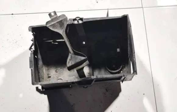 Battery box tray