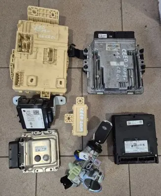 KIA Ceed Engine ECU kit and lock set 391002U205
