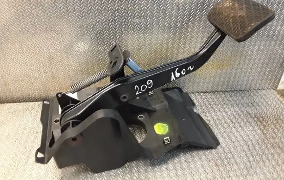 Mercedes-Benz CLK A209 C209 Brake pedal 2032901001 A2032901001