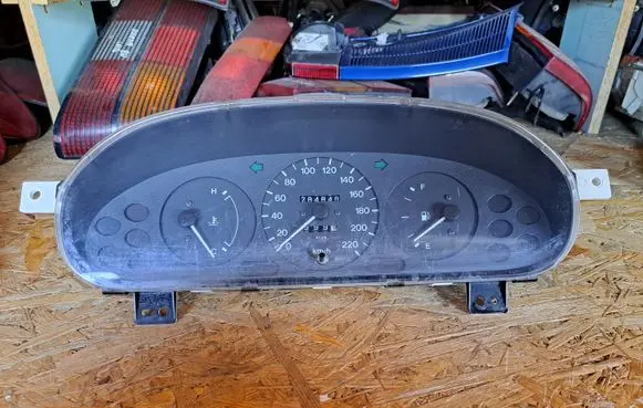Mazda 323 F Speedometer (instrument cluster) BC5NC