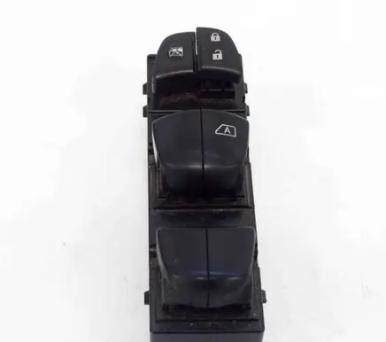 Nissan Qashqai Electric window control switch