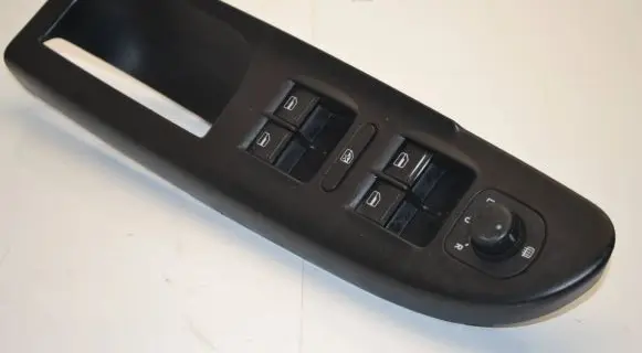 Volkswagen PASSAT B6 Front door window switch trim 3C1867171B