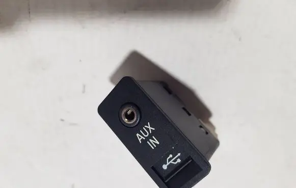 BMW 3 E90 E91 AUX in-socket connector 9237653DDE 9237653