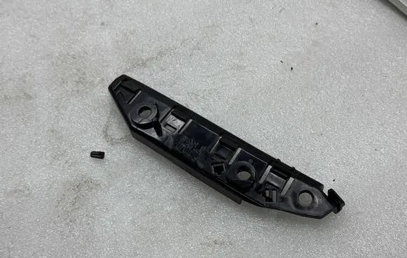 Tesla Model 3 Front bumper mounting bracket 108418200E