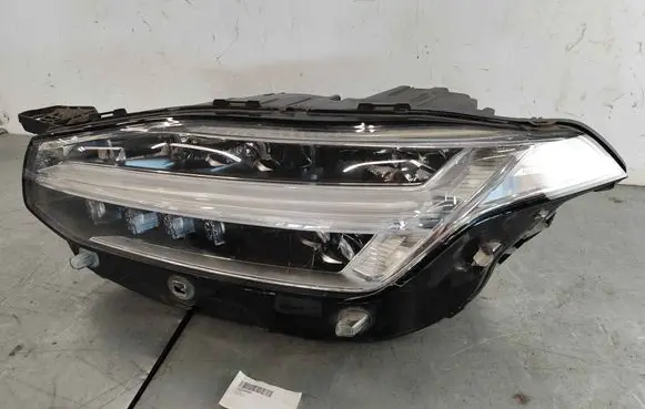 Volvo XC90 Headlight/headlamp 32228688