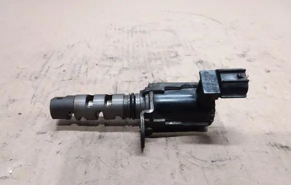 Toyota Avensis T250 Camshaft vanos timing valve 1533022030 A06C0112791