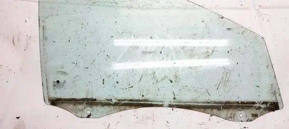 KIA Sorento Front door window glass four-door