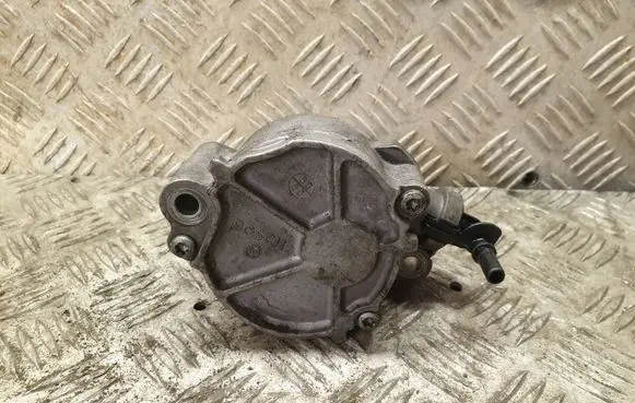 Volvo V50 Vacuum pump D1563B