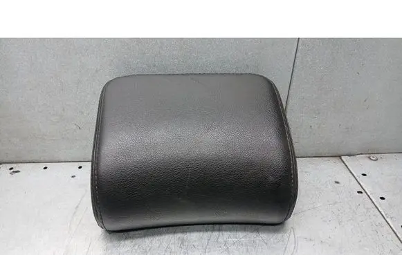 Volkswagen PASSAT B6 Front seat headrest 