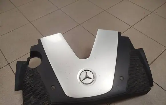 Mercedes-Benz GL X164 Engine cover (trim) a6290100967