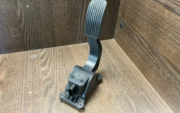 Mercedes-Benz Sprinter W906 Accelerator throttle pedal 9063000304 0280755025