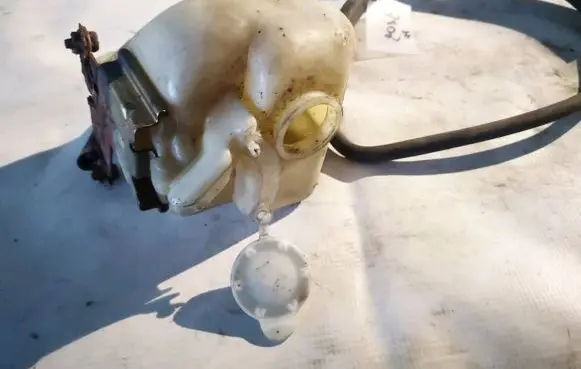 Coolant expansion tank/reservoir
