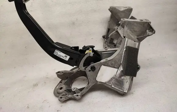 Volvo XC90 Brake pedal 32264709