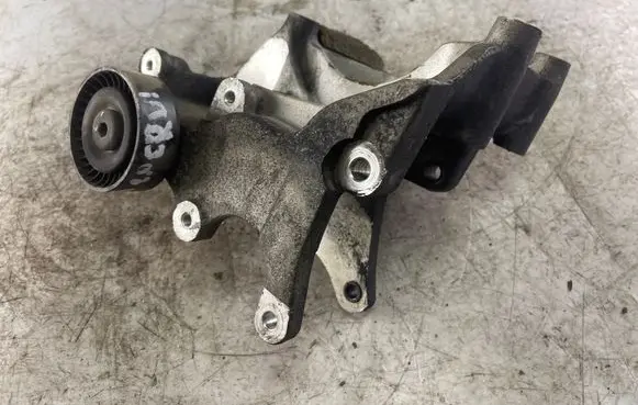 KIA Carens I A/C compressor mount bracket 