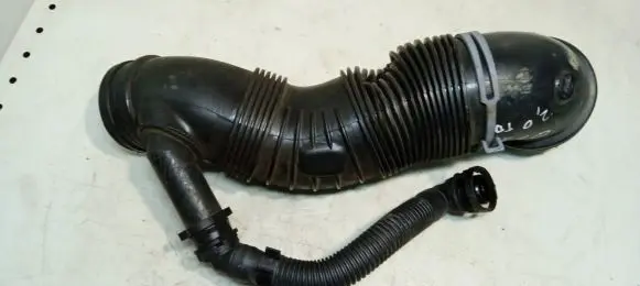 Audi Q3 8U Turbo air intake inlet pipe/hose 5N0129856