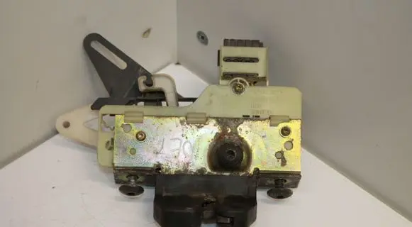 Volvo V70 Loading door lock 6030