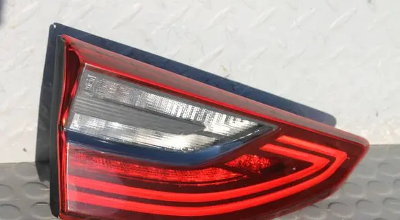 Tailgate rear/tail lights