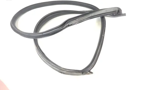 Maserati Ghibli Front door rubber seal 670030422