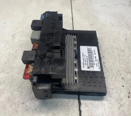 Mercedes-Benz C W203 Fuse module 2035451701 5DK00848540