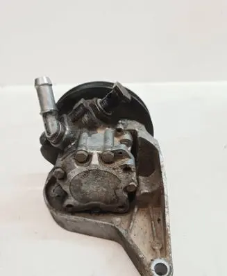 BMW 3 E90 E91 Power steering pump 7682974546