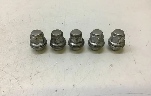 Toyota RAV 4 (XA50) Nuts/bolts 