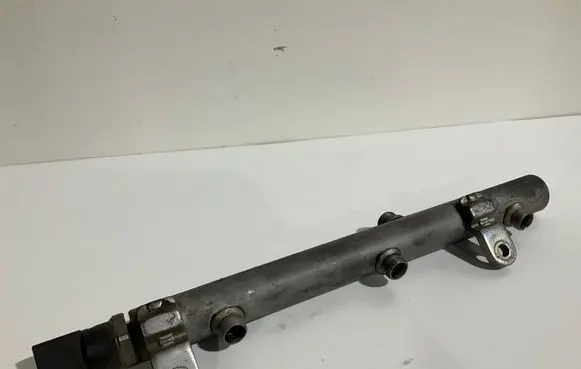 Mercedes-Benz E W211 Fuel main line pipe A6420700695 10045671 2005621