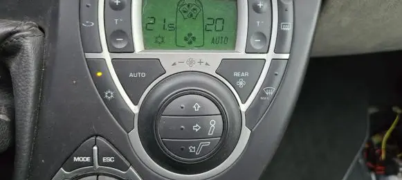 Peugeot 807 Climate control unit 9140010393