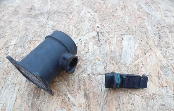 Infiniti G20 Mass air flow meter F00C2G2060
