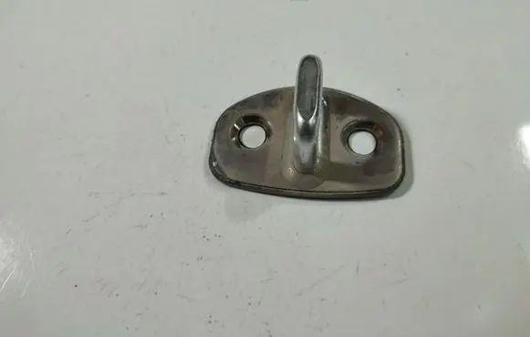 Skoda Octavia Mk2 (1Z) Front door lock loop/hook striker 