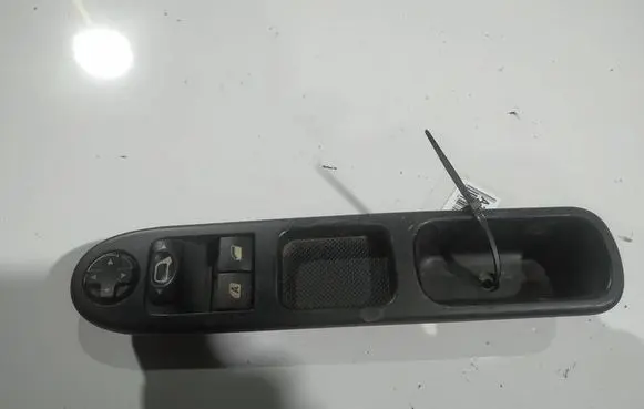 Peugeot 207 Electric window control switch 9654269177