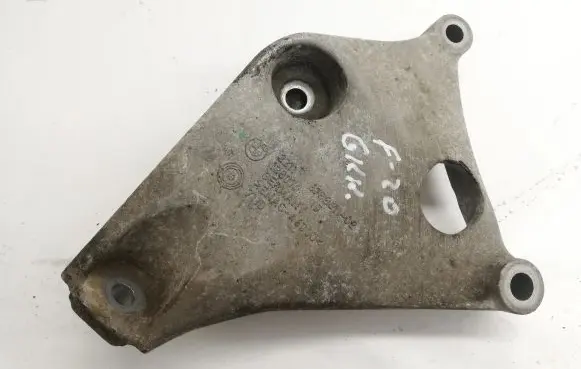 BMW 1 F20 F21 Engine mounting bracket 6788611