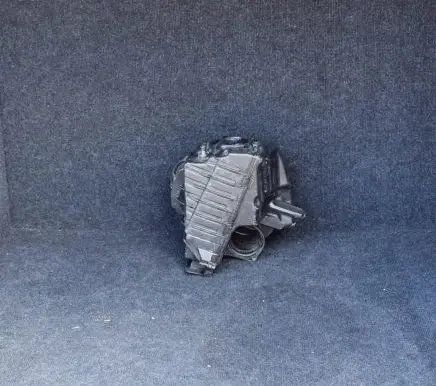 Renault Megane III Air filter box 8200947663