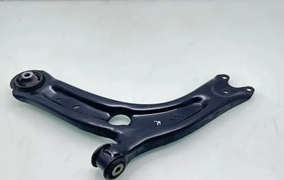 Volkswagen PASSAT B8 Front lower control arm/wishbone 3Q0407151E 3Q0407151S