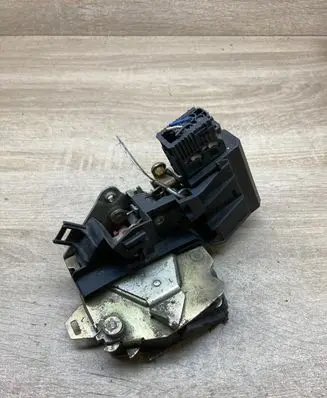 BMW 5 E39 Rear door lock BMWE39 LEFTSIDE