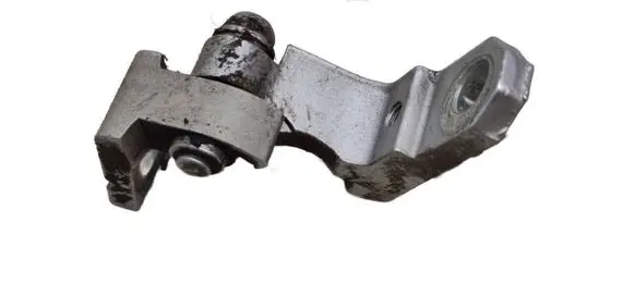 Volkswagen Touran I Rear door upper hinge 1T0833401B